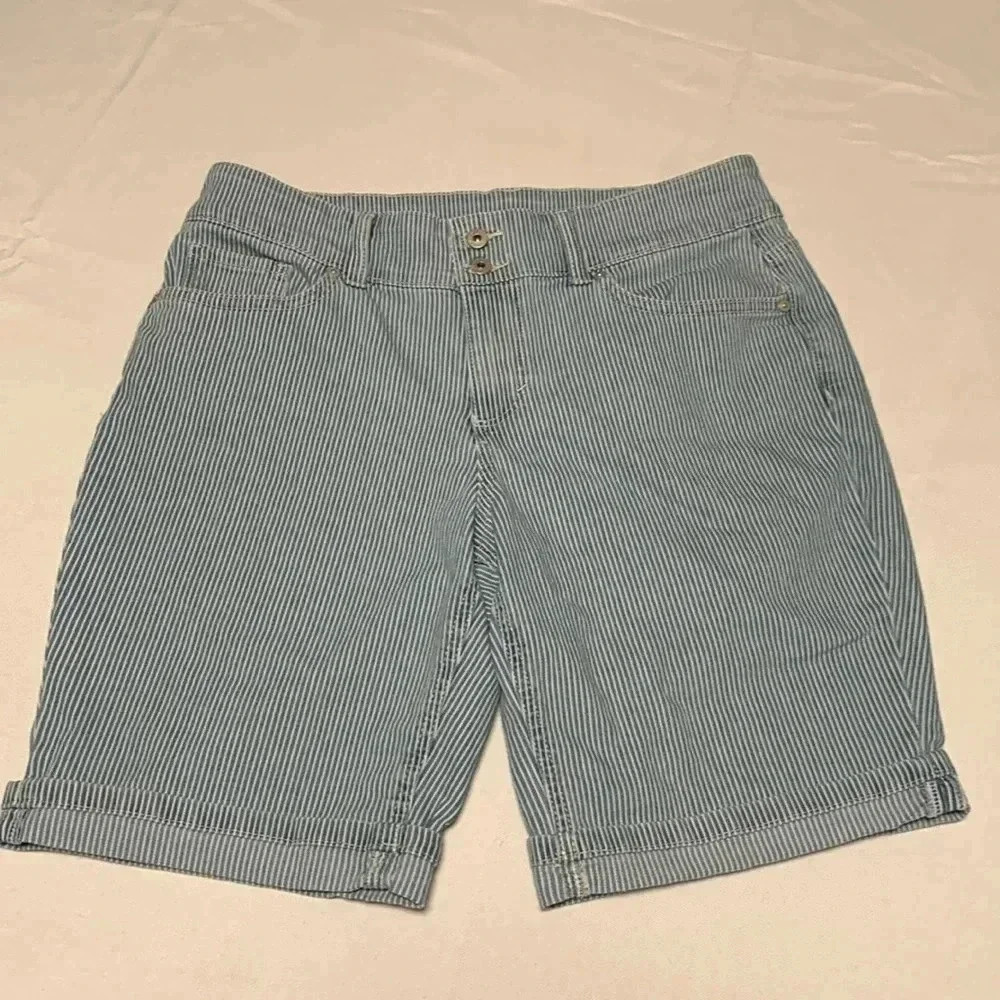 Style & Co Women’s Shorts, Size 8.